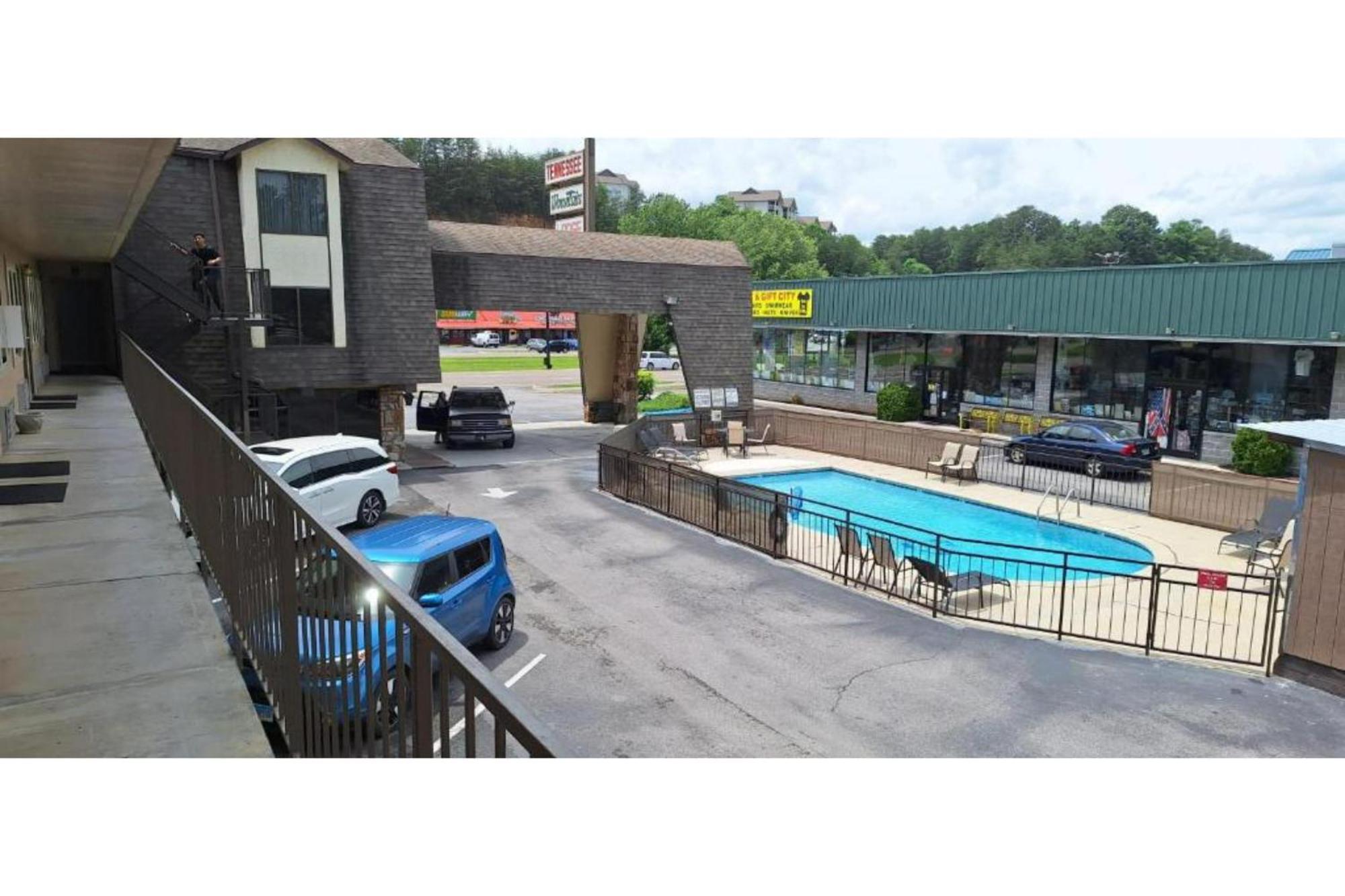 Tennessee Mountain Lodge Riverside By Oyo Pigeon Forge Exterior photo
